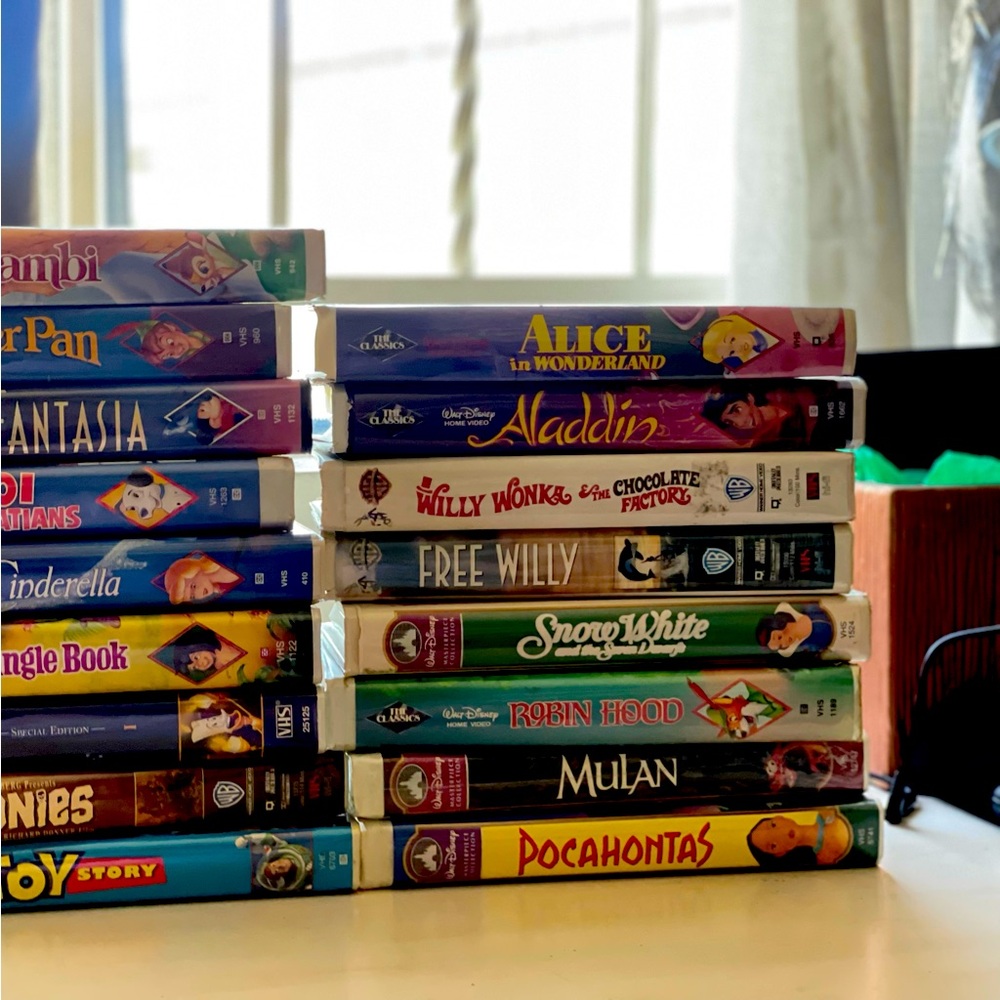 17 Disney Classics VHS Movies